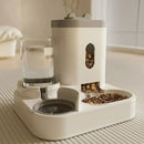 Alimentador automático para cães e gatos com dispenser de ração e bebedouro integrado em design moderno.