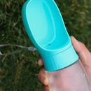 Garrafa Portátil para Água de Cachorro com Bebedouro Integrado – Hidratação Prática em Qualquer Lugar